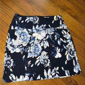 S.C. & Co. Blue Floral Tummy Control Skort Size Small 🆕 without tags!